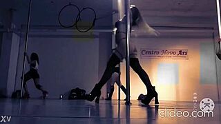 Doctora Sexy Tube Dance Flaunts Her Juicy Ass Cheeks