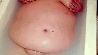 im playing naked with my wet pussy in bathtub