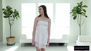 i let roommate's bf POUND my tight CUNT for his vr game 🎮💦