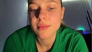 teen squirts hard close-up fingering big ass pussy 💦💦