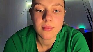 teen squirts hard close-up fingering big ass pussy 💦💦