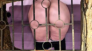 mi vecina culona sabe que la miro y mueve su culo grande para excitarme rico