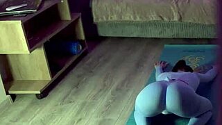 omg sporty yoga slut takes anal pounding 😈 first time fisting gaping assplay!