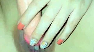 Vietnamese Babe Fingers Herself to Ecstasy!