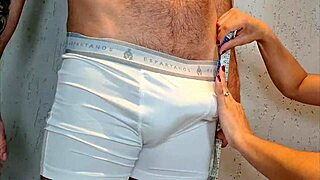 costureira safada devora ereção do cliente com língua gulosa 🍆👅😈