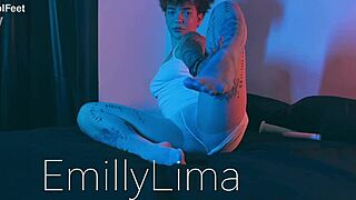 emilly's sexy latina feet toes up close begging for nylon worship