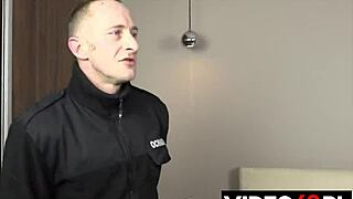 Polskie mamuski Margorzata in hot threesome on couch with Robert and guard.