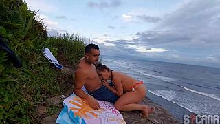 ei loira da praia quer meter com travesti na rua usando lingerie? anal ao ar livre foda bruta