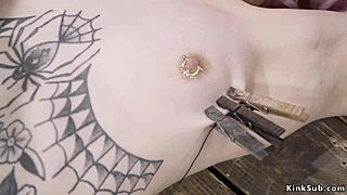 Dungeon Whipping Makes Alt Slave's Pale Ass Beg