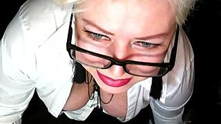 i'm aimee your hot milf bitch secretary craving rough dick now...