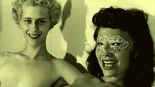 WOW VINTAGE LESBIANS LICKING HAIRY BUSHES IN RETRO PUSSY ACTION!