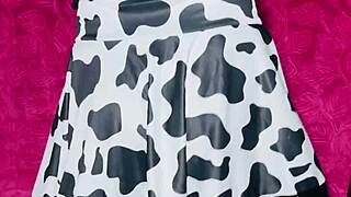 Desi bhabhi fucks shaved pussy with dildo till creampie